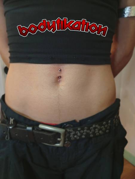 Piercing du nombril à Bordeaux et ses alentours : où trouver un salon de piercing safe