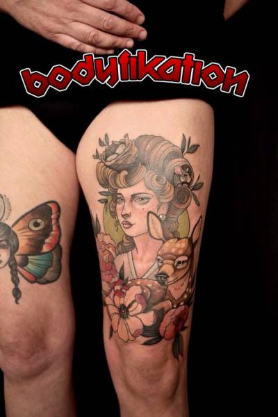 tatouage femme et biche sur la cuisse en couleur à bordeaux talence